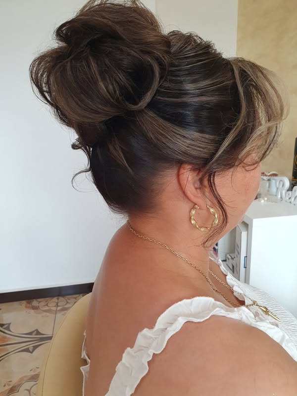 Coc elegant realizat la Elle Salon Târgu Frumos